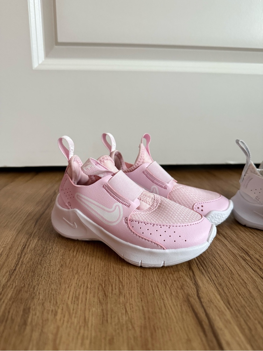 NIKE • size 7c & 8c • Kid’s Flex Runner 3 Lot Pink and White Sneakers - Picture 3 of 6